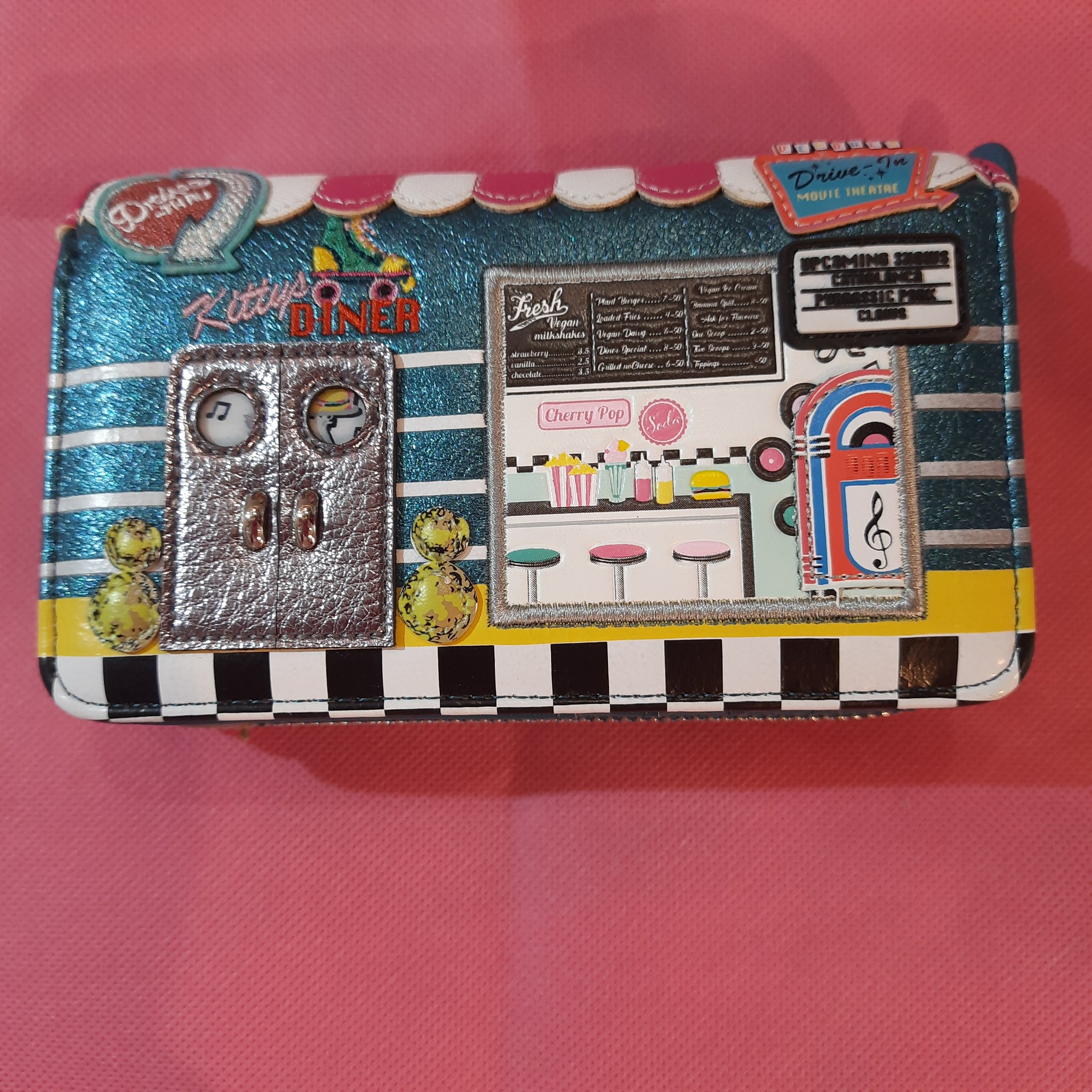 KITTY'S DINER - Vendula London - Medium ziparound Wallet